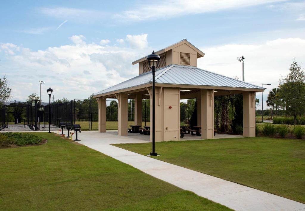 Springhill Suites By Marriott Orlando At Flamingo Crossings Town Center-Western Entrance Four Corners Exterior foto